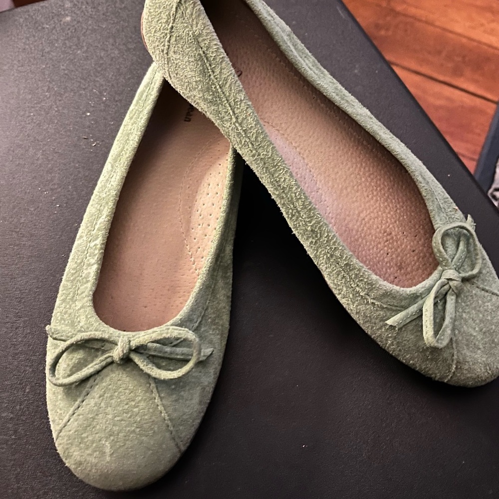 L.L. Bean Women's Green Ballet Flats - Picture 11 of 14